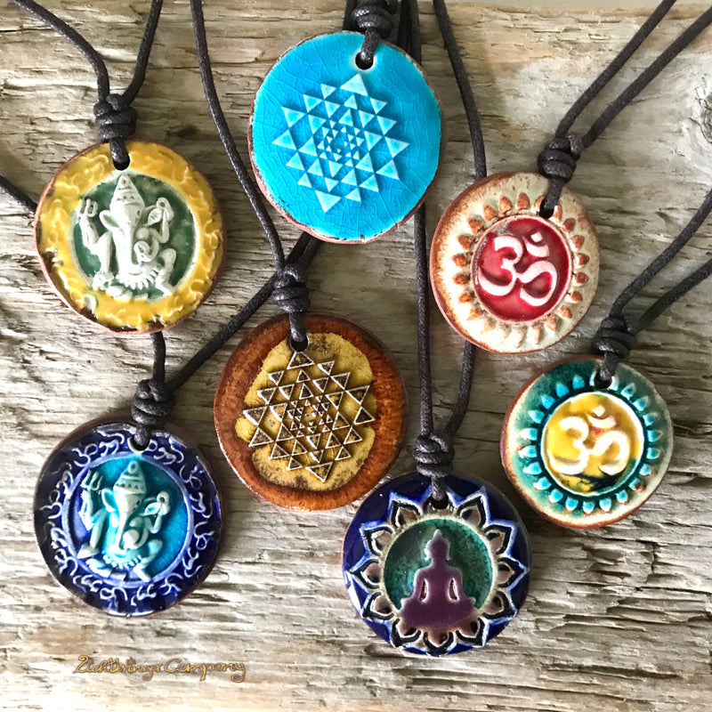 Amulette aus Keramik