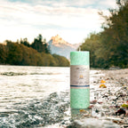 Allgäuer Duftkerze Die Frische – naturreine Duftkerze, Einzelansicht vor Alpenpanorama
