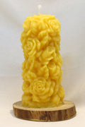 Bienenwachs - Rosenberg, Kerze mit Rosenblüten