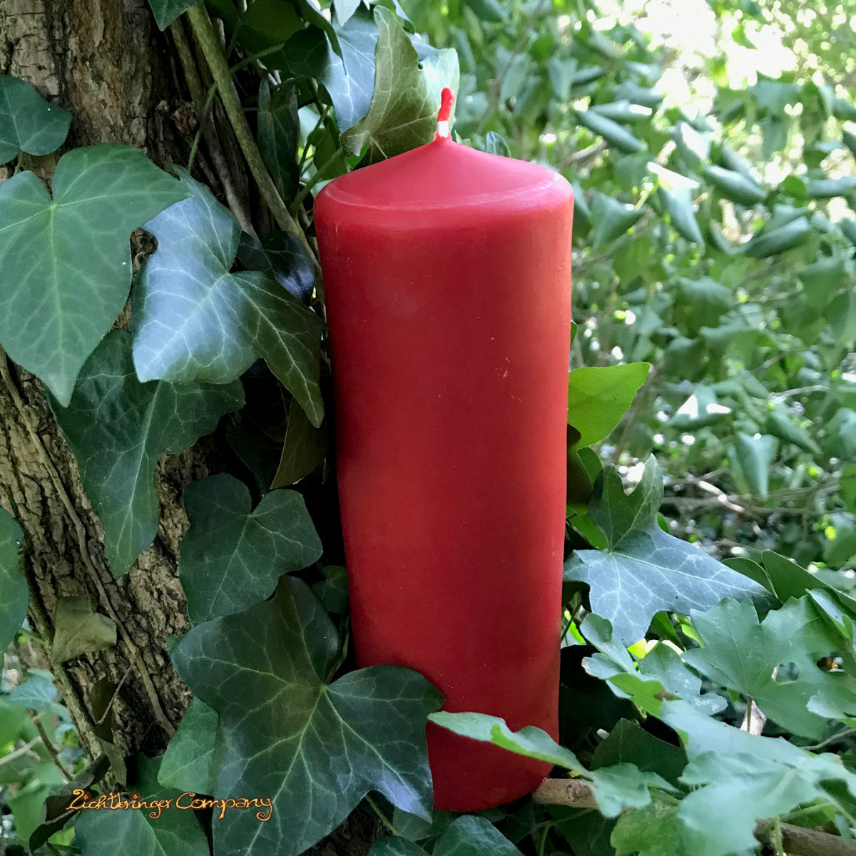 Beeswax pillar candle, red, 530 grams