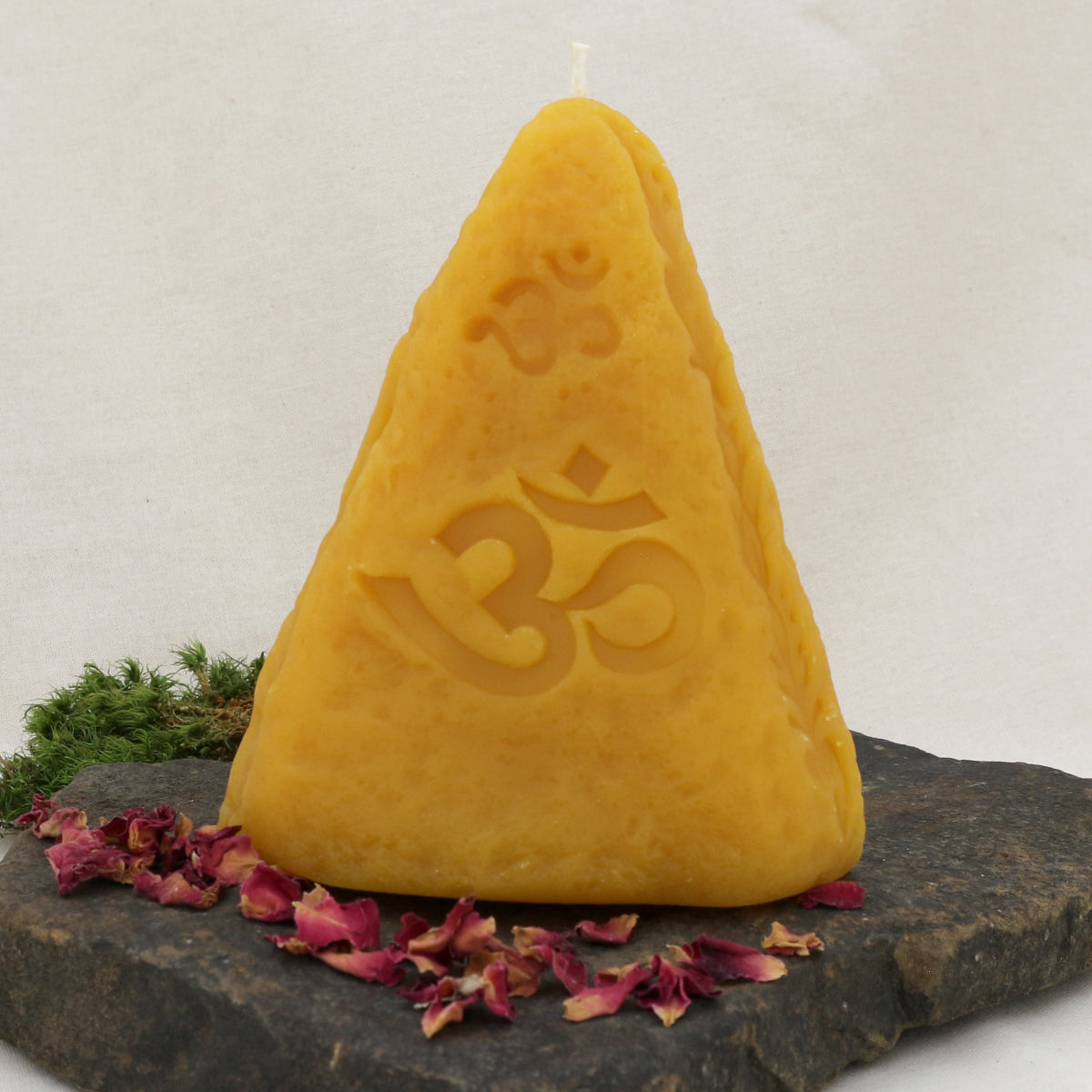Kerze mit Om, Ganesha, Spirale - Tempelberg aus Bienenwachs