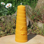 Bienenwachskerze in Wabenoptik Höhe 19cm Durchmesser 6,5cm Gewicht 390 Gramm