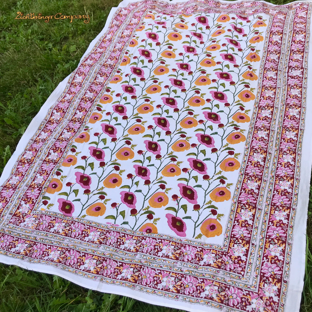 Blockprint Tuch mit Mohnblüten Größe 150 cm mal 200 cm für Einzelbett Tagesdecke oder als Tischdecke.