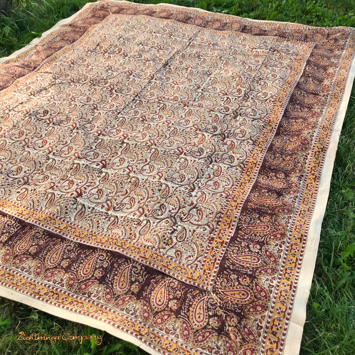 Blockprint Tuch Paisley Farbe beigebraun Größe 225 cm mal 275 cm Strandtuch oder Tagesdecke für Doppelbett 