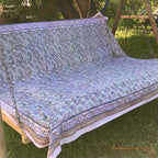 Handgefertigtes Tuch im traditionellen indischen Blockprint-Stil. Farbe grün-blau auf zartem Mintgrün. Größe 225 cm mal 275 cm als Tischdecke, Strandtuch, Tagesdecke