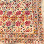 Tissu imprimé au bloc avec un délicat motif floral