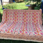 Tissu imprimé au bloc avec un délicat motif floral