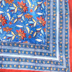 Blockdruck Tuch mit Blumen, kräftige Farben blau, rot, gelb. In 2 Größen erhältlich.