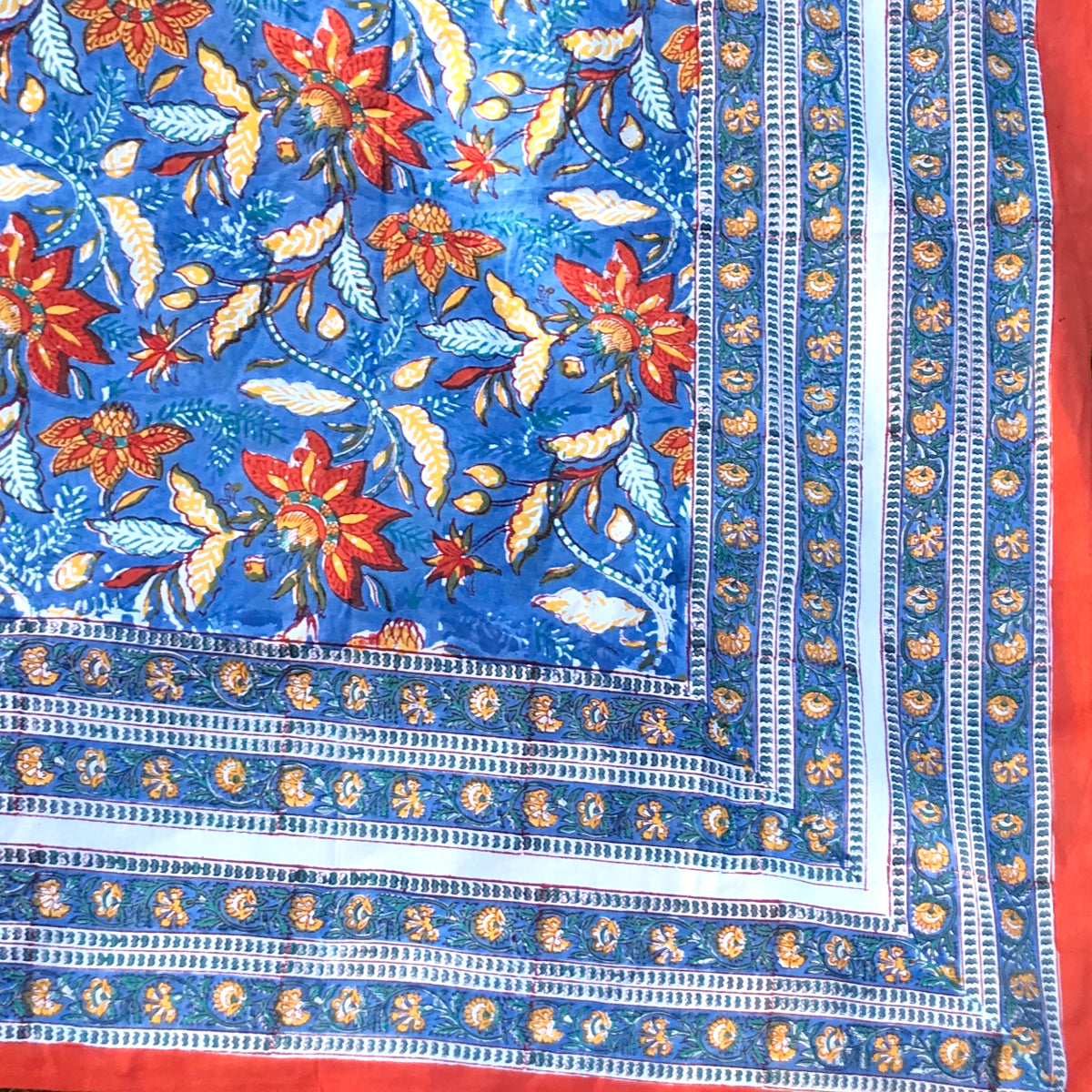 Blockdruck Tuch mit Blumen, kräftige Farben blau, rot, gelb. In 2 Größen erhältlich.
