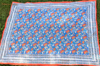 Blockdruck Tuch mit Blumen, kräftige Farben blau, rot, gelb. Größe 225 cm mal 275 cm als Tagesdecke, Strandtuch, Tischdecke