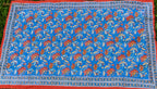 Blockdruck Tuch mit Blumen, kräftige Farben blau, rot, gelb. Größe 150 cm mal 200 cm