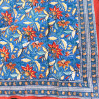 Blockdruck Tuch mit Blumen, kräftige Farben blau, rot, gelb. Größe 150 cm mal 200 cm