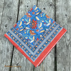 Blockdruck Tuch mit Blumen, kräftige Farben blau, rot, gelb. Größe 150 cm mal 200 cm