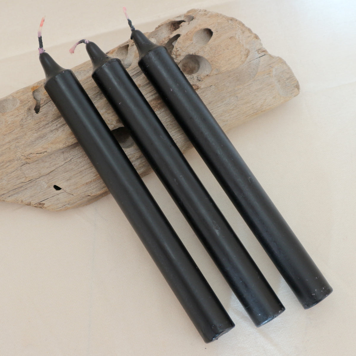 Gothic Duftkerze mit blutrotem Kern 3 Stück