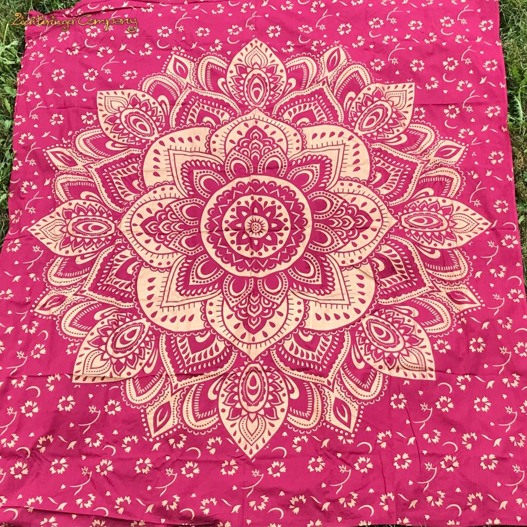 Goldener Lotus Wandtuch bordeauxrot