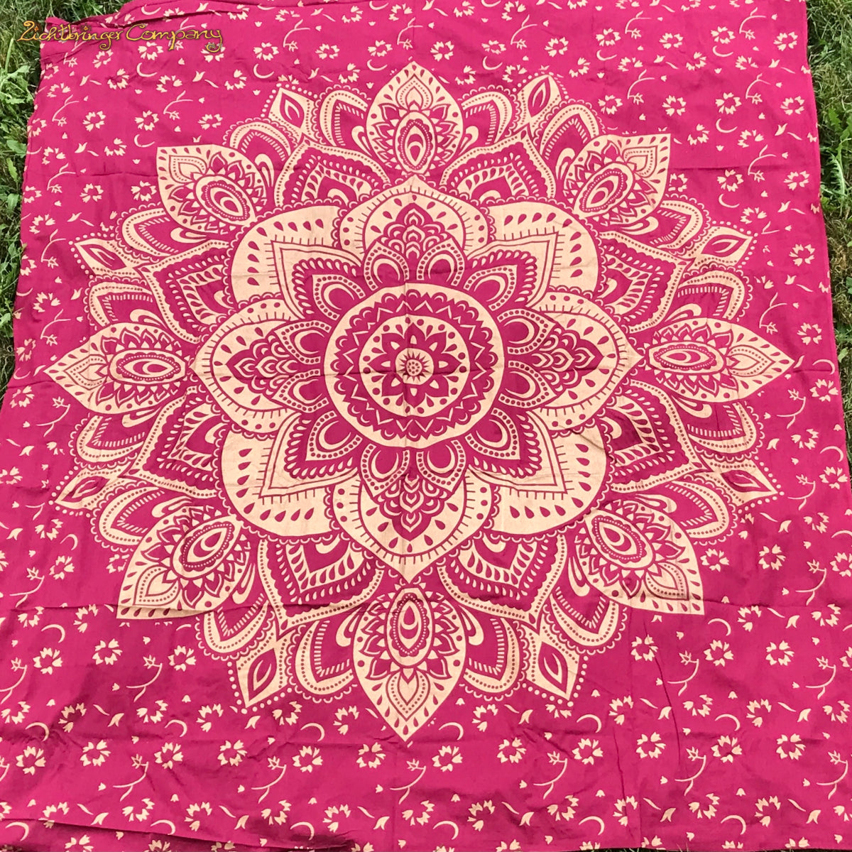 Goldener Lotus Wandtuch bordeauxrot