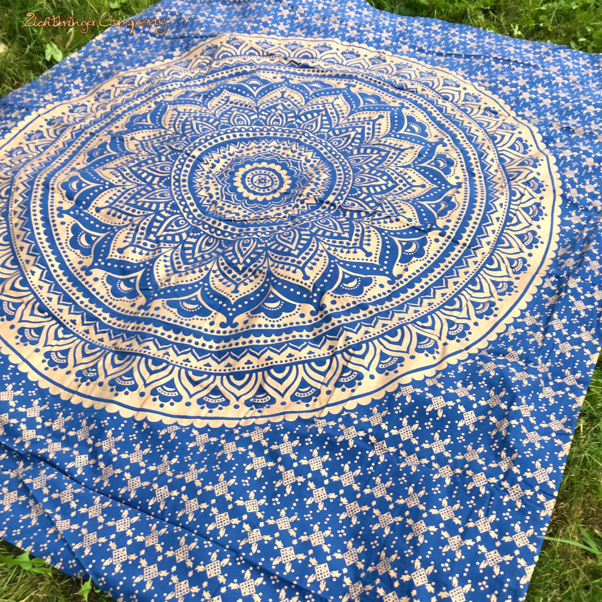 Goldenes Mandala Wandtuch dunkelblau