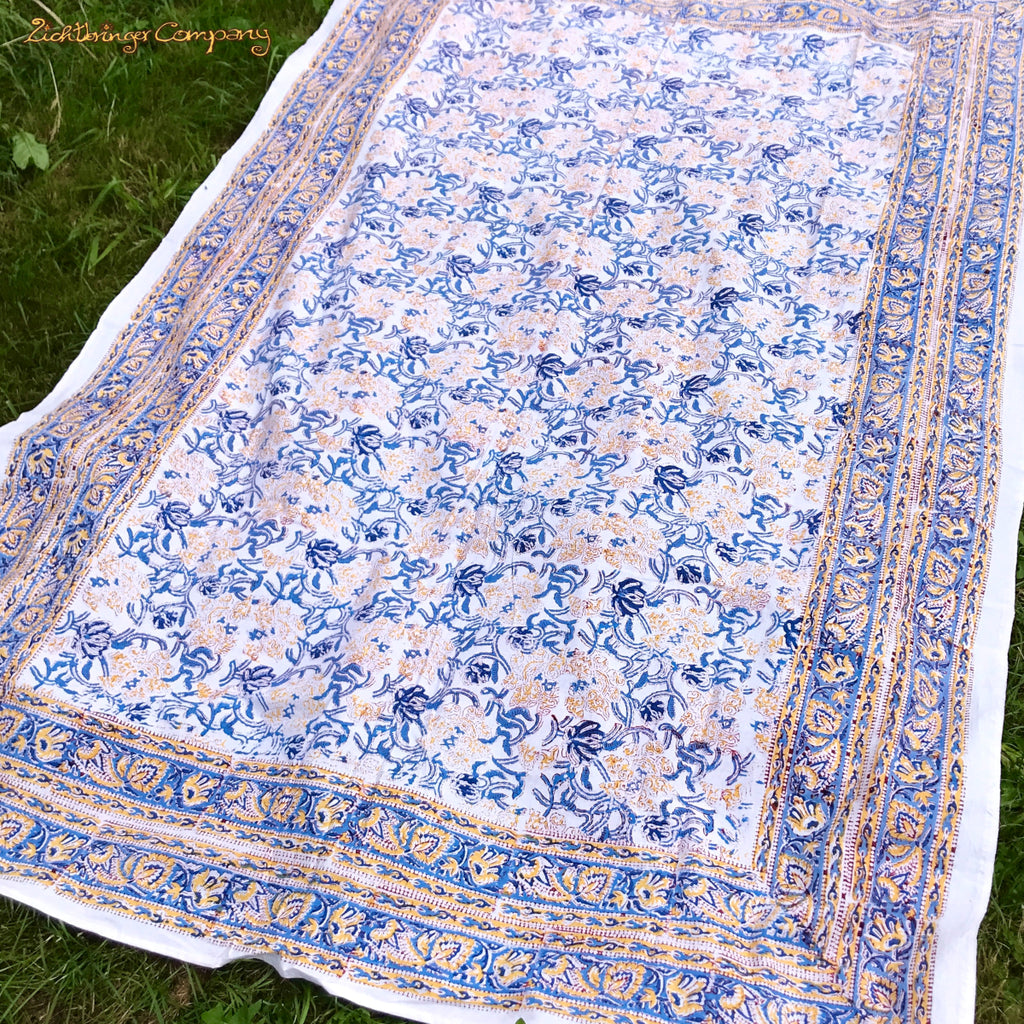 Tissu imprimé au bloc ornemental bleu
