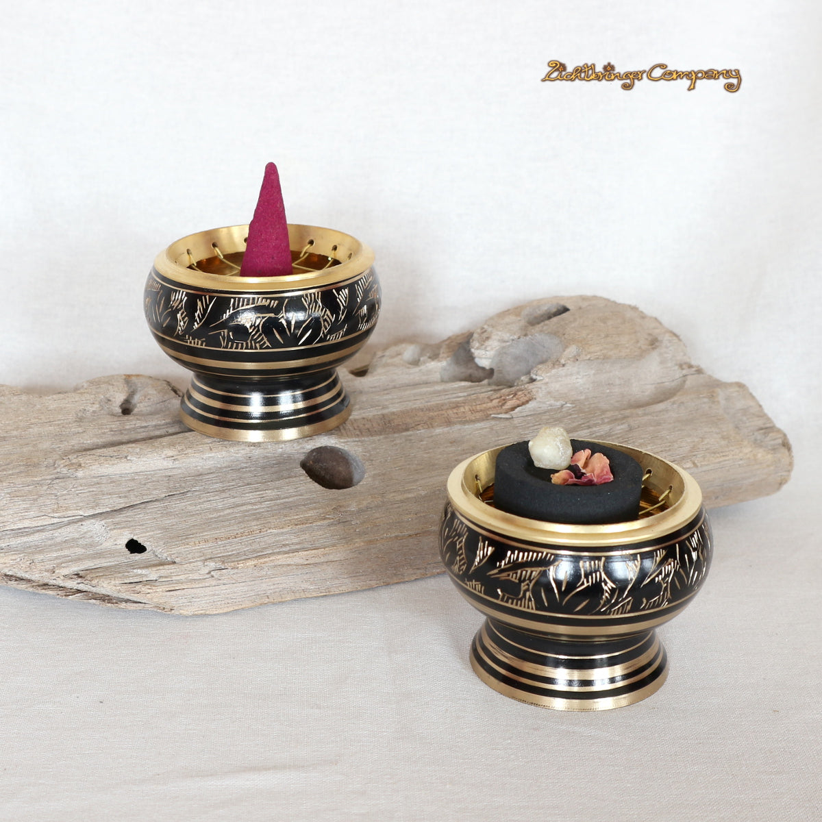 Räuchergefäß Morgana klein mit Netz für Kohle  Material Messing. Farbe Schwarz Gold