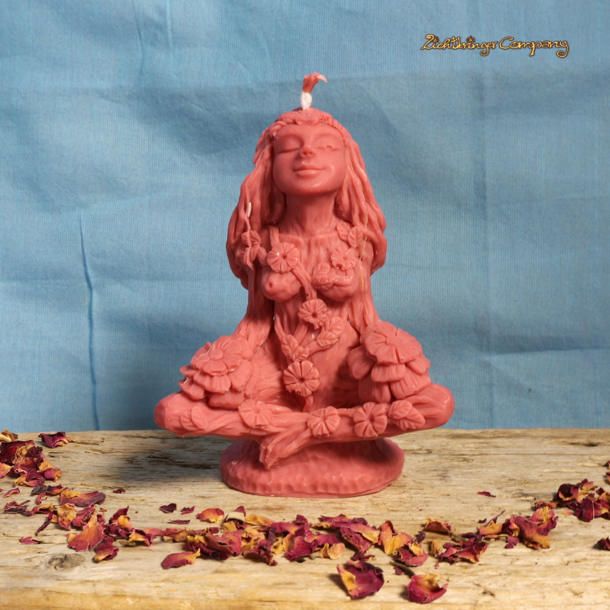 Lady Gaia Kerzenstatue aus Rapswachs in Rot – Mutter Natur, handgefertigt von Lichtbringer Company
