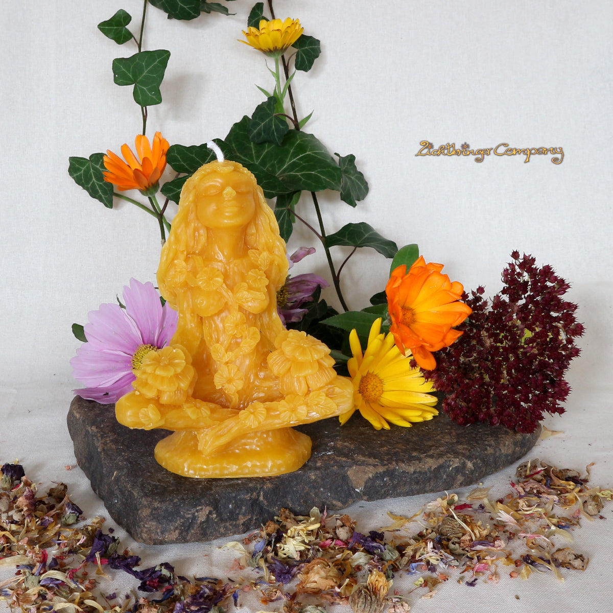 Lady Gaia Kerzenstatue aus Bienenwachs – handgefertigte Göttinnenkerze, Lichtbringer Company
