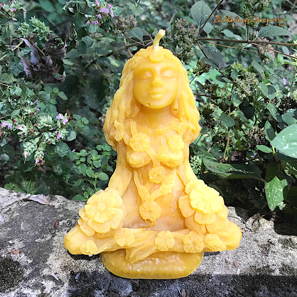 Lady Gaia Mutter Natur Kerzenstatue aus Bienenwachs – handgefertigt von Lichtbringer Company
