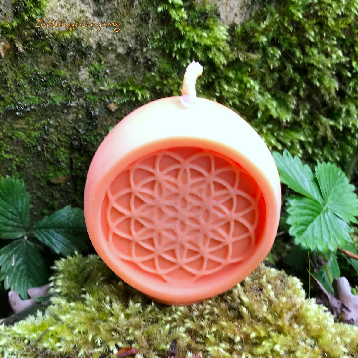 Blume des Lebens Ritualkerze aus Rapswachs in Orange – vegane Ritualkerze, handgefertigt

