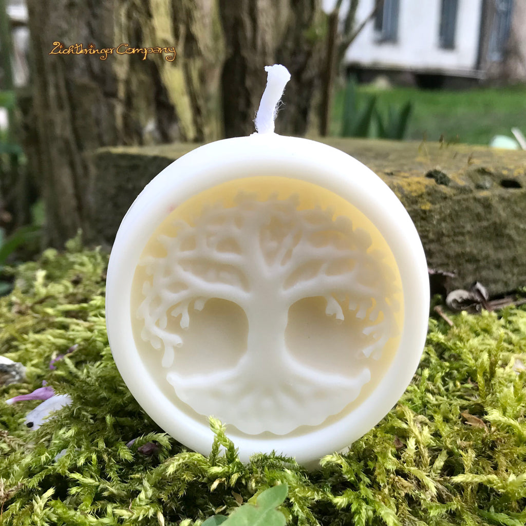Lebensbaum Ritualkerze aus Rapswachs in Naturweiß – bemalbares Kerzen-Medaillon
