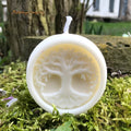 Lebensbaum Ritualkerze aus Rapswachs in Naturweiß – bemalbares Kerzen-Medaillon
