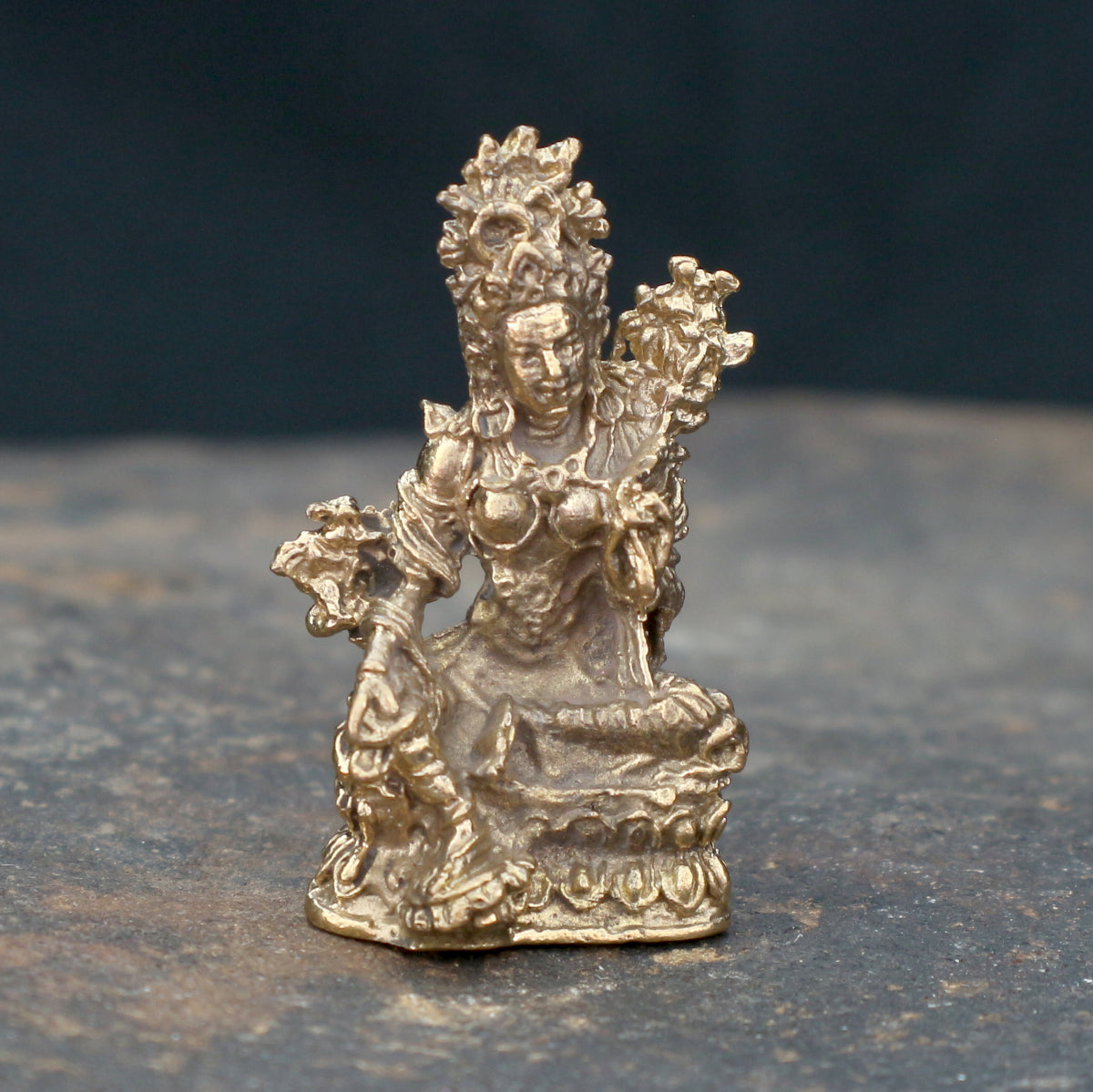 Tara Minifigur aus Messing