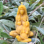 Pacha Mama Bienenwachskerzen – Gaia Erdmutter Statue in zwei Größen, handgefertigt von Lichtbringer Company
