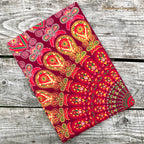 Grün-gelb rotes Pfauenfeder Mandala