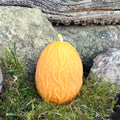  Rapswachs-Osterei mit Ranken-Motiv in Gelb – handgegossene Kerze aus veganem Rapswachs, Höhe ca. 7 cm, von Lichtbringer Company