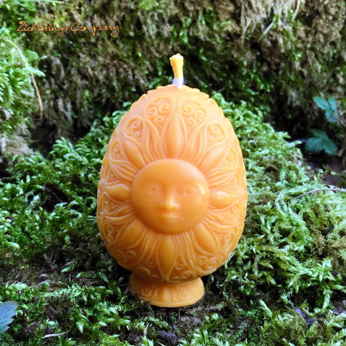 Rapswachs-Osterei mit Sonnen-Motiv in Gelb – handgegossene Kerze aus veganem Rapswachs, Höhe ca. 7 cm, von Lichtbringer Company