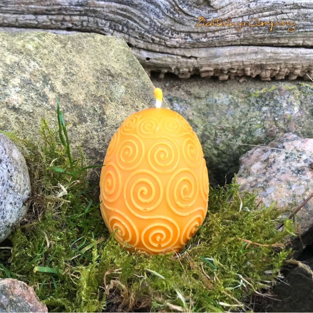 Rapswachs-Osterei mit Spiralen-Motiv in Gelb – handgegossene Kerze aus veganem Rapswachs, Höhe ca. 7 cm, von der Lichtbringer Company
