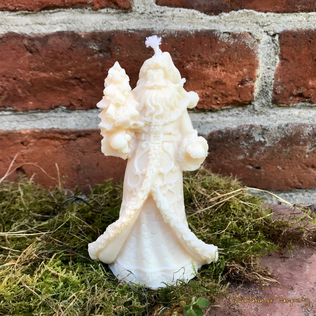Nikolauskerze aus Rapswachs weiß – vegane Weihnachtsmann-Kerzenfigur von Lichtbringer Company