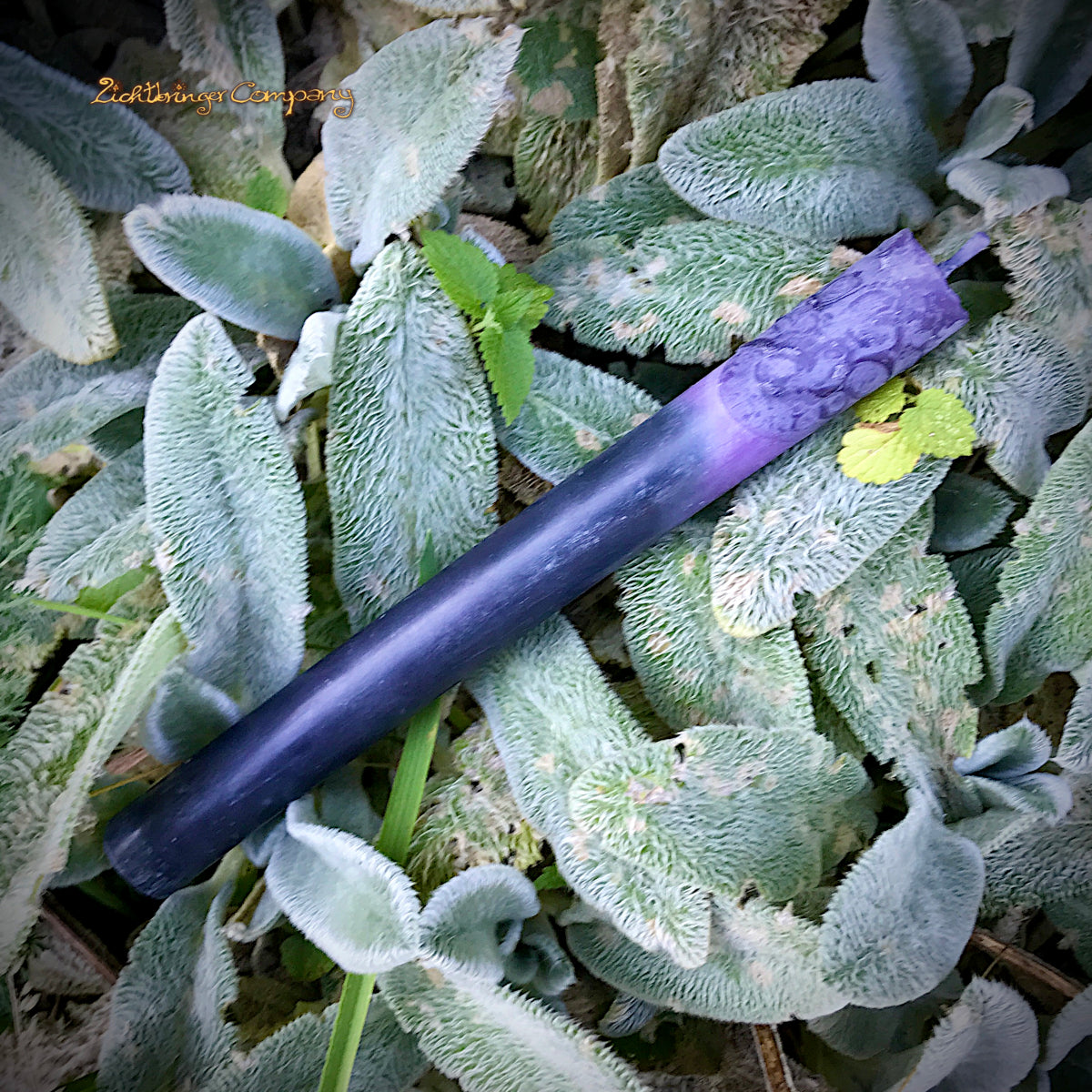 Gothic Stabkerze lila schwarz