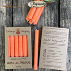 Rapswachs Stabkerzen in orange im Geschenkkarton