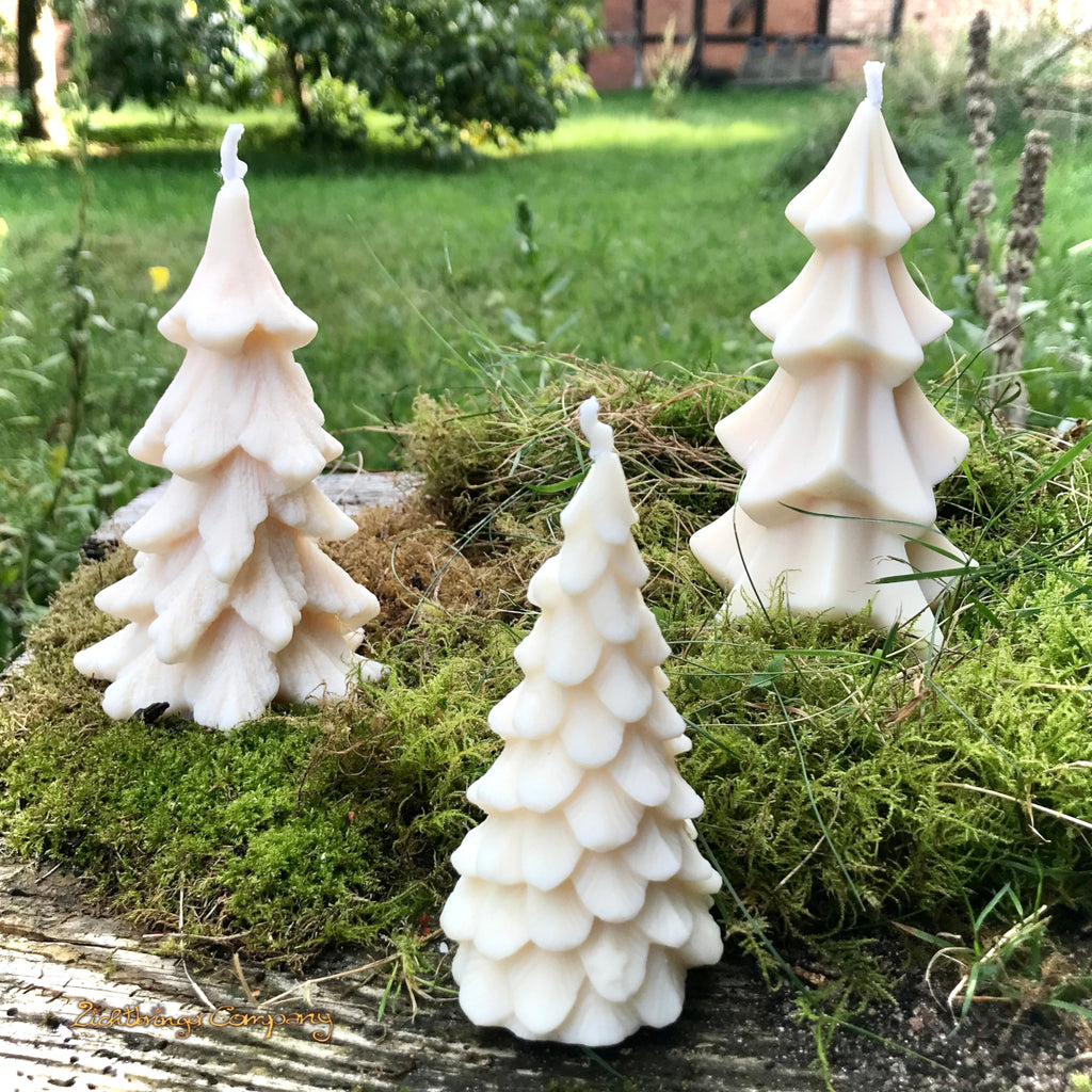 Rapswachs-Tannenbaumkerzen in drei Varianten – weihnachtliche Dekoration in naturweiß, handgefertigt von Lichtbringer Company