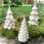 Rapswachs-Tannenbaumkerzen in drei Varianten – weihnachtliche Dekoration in naturweiß, handgefertigt von Lichtbringer Company