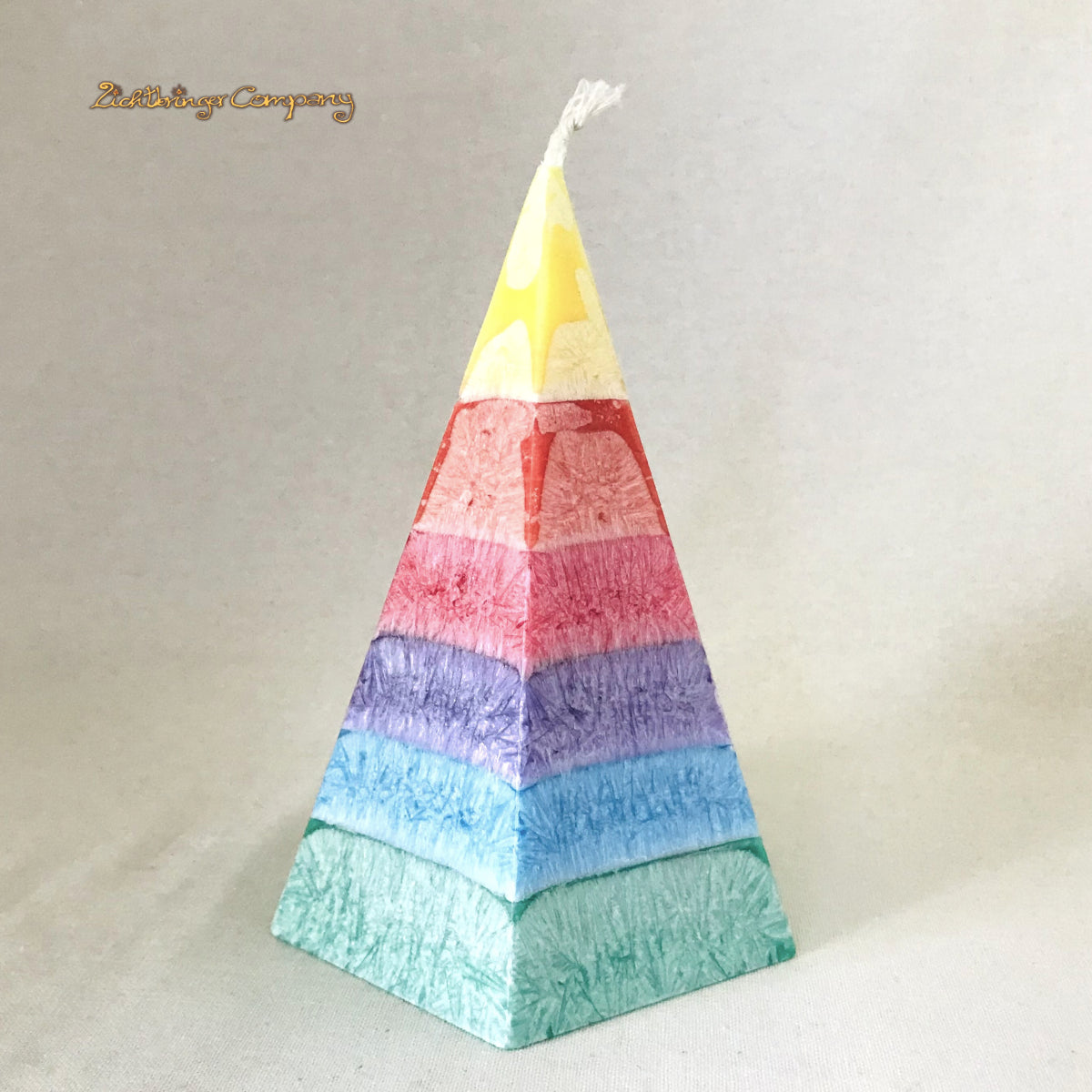 Regenbogen Duftkerze Pyramide aus Stearin