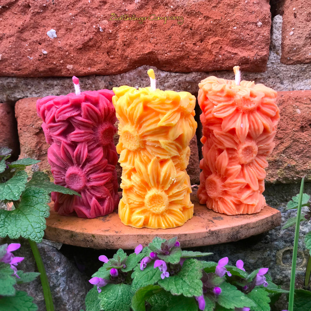 Rapswachs-Stumpenkerzen Marguerite in verschiedenen Farben – handgegossene Blumenkerzen aus veganem Rapswachs von Lichtbringer Company