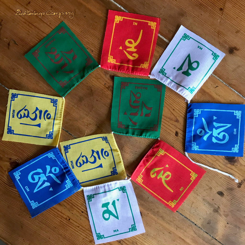 Mantra tibetische Gebetsfahnen "Om Mani Padme Hum"