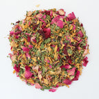 Traum-Tee Blütentee – loser Kräutertee mit Lavendel und Rose für gemütliche Entspannung