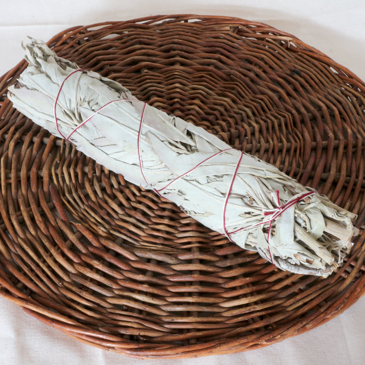 Weißer Salbei Räucherbündel groß – ca. 25 cm lang, 90 Gramm – handgebundener Smudge Stick