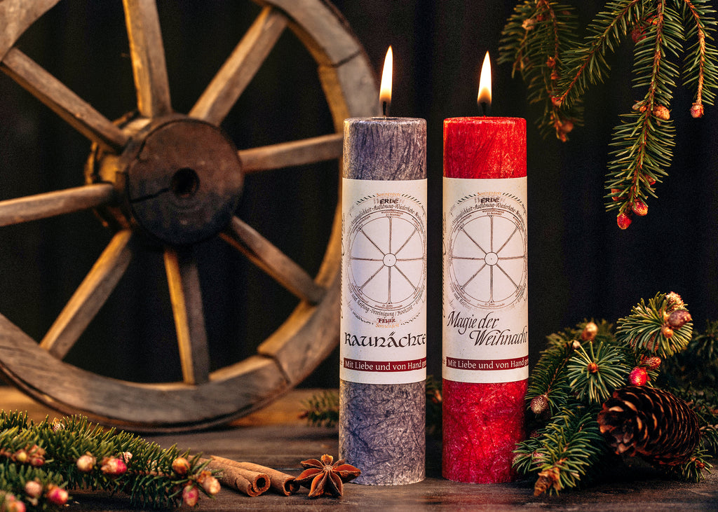 Ritualkerzen für Weihnachten und die Rauhnächte, in rot und sanftem Grau – aus der Allgäuer Heilkräutermanufaktur