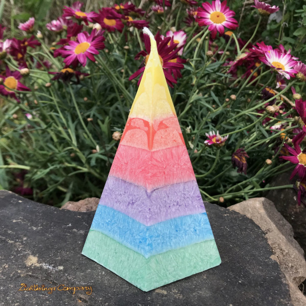 Regenbogen Duftkerze Pyramide aus Stearin