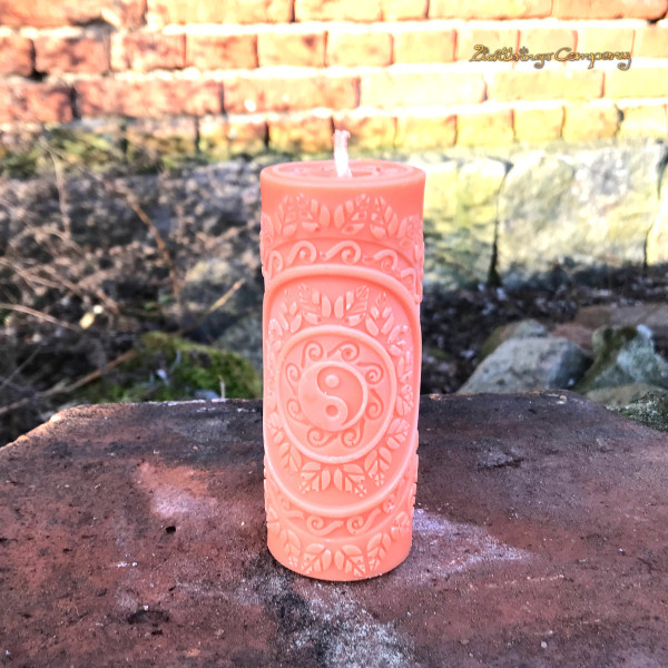 Yin Yang Kerze aus Rapswachs orange von der Lichtbringer Manufaktur